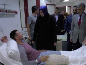 Bakan Kaya Tedavi Gören Askerleri Ziyaret Etti