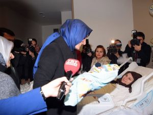 Bakan Kaya Yılın İlk Bebeğini Ziyaret Etti