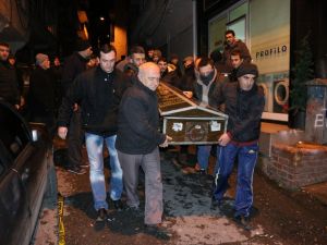 Camdan İçeri Girince Onu Cansız Buldu