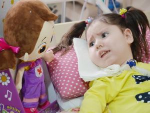 Minik Ecrin’in Ailesinden Yardım Çığlığı