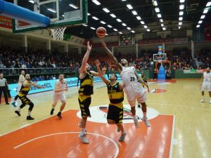 Banvit Uzatmalarda Güldü