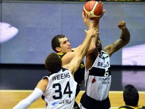 Beşiktaş Sompo Japan’da Fenerbahçe’ye Bileniyor