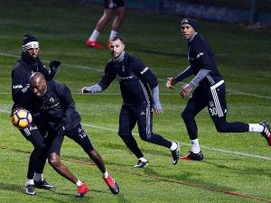 Beşiktaş Yağmur Altında Çalıştı