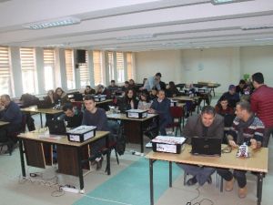 Öğretmenlere Temel Robotik Eğitimi Veriliyor