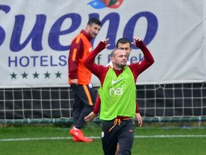 Galatasaray Yağmur Altında Çalıştı