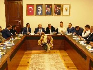 Gümrükçüoğlu, Ak Partili Gençler İle ‘Referandum’u Konuştu