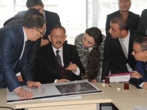 Bakan Özhaseki: “Devlet Buralara Yaraları Sarmaya Geldi”