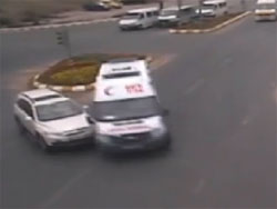 Trabzon'da kazalar kamerada VİDEO İZLE