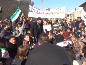 Suriyelilerden Esad Protestosu