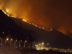 Vali Yavuz: Yangın tamamen söndürüldü