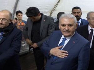 Başbakan Tezahüratlarla Karşılandı