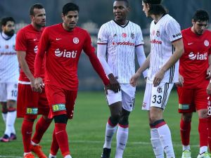 Beşiktaş Antalyaspor’a Boyun Eğdi