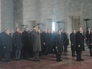 Bakan Çavuşoğlu Ve Büyükelçiler Antıkabir’de