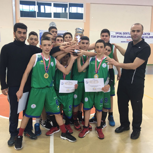 Rize Merkez Atatürk İlköğretim Okulu'ndan Basketbol Anadolu Ligi’nde İki Başarı Birden