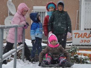 İzmir’de Eğitime 1 Gün Ara Verildi