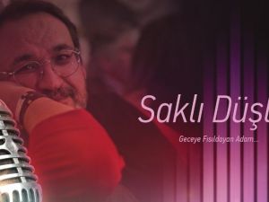 Radyo Programında Mutluluk Kartları Dağıtıyor