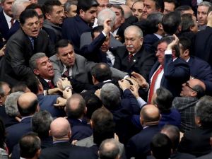 Meclis Fena Karıştı !