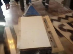 Meclisteki Arbedede Kürsü De Hasar Gördü