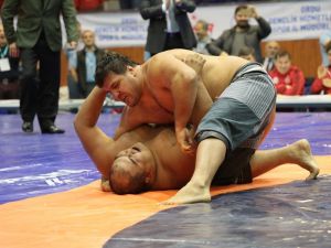 Başpehlivan Recep Kara Asya Sumo Şampiyonunu Tuş Etti
