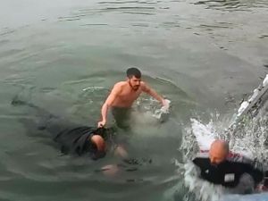 Bir Haftada Boğulma Tehlikesi Geçiren 2 Kişiyi Kurtardı