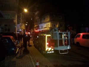 Sevgilisinin İsmini Mumlarla Yazmaya Çalışırken Evi Yaktı