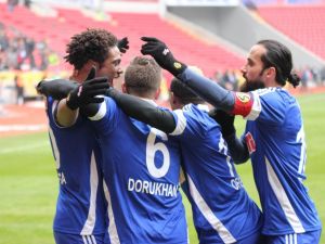 Es-es 3 Puanı 3 Golle Aldı