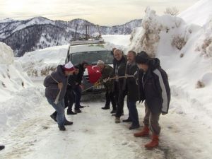 Artvin’de Bin 900 Rakımlı Köyde Tünel Müjdesi Horonla Kutlandı