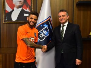 Schalke 04’ten Medipol Başakşehir’e