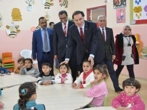 Malkoç, Suriyeli Çocuklarla "Türkiyem" Şarkısını Söyledi