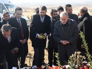 Galatasaray’dan Kahraman Polisin Kabrine Ziyaret