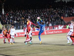 Galatasaray İlk Yarıyı Önde Kapattı