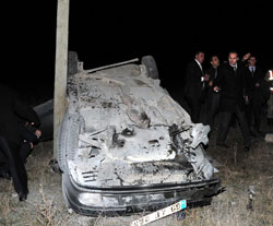 Bakanın konvoyunda kaza 3 polis yaralandı