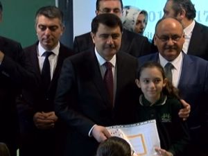 İstanbul Valisi Vasip Şahin Öğrencilere Karne Dağıttı