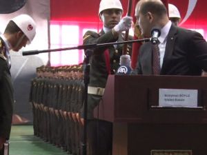 Bakan Soylu Konuştuğu Sırada Arkasındaki Asker Bayıldı