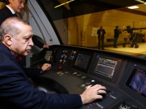 Cumhurbaşkanı Erdoğan Vatman Koltuğuna Oturdu