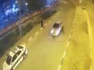 Otomobil Polise Böyle Çarptı
