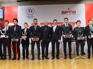 2016 Yılında Şampiyon Olan Motosikletçiler Ödüllerini Aldı