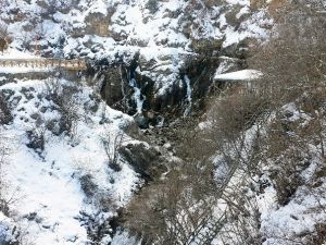 Tomara Şelalesinde Kış Güzelliği