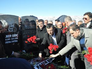 Kamer Genç Mezarı Başında Anıldı