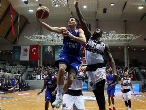 Derbi Anadolu Efes’in