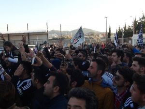 Beşiktaş Taraftarı Takımını Protesto Etti