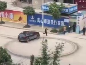 Alacaklı Adam Aracıyla Ortalığı Birbirine Kattı