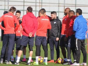 Hikmet Karaman: "Seri Galibiyetler Almak Zorundayız"