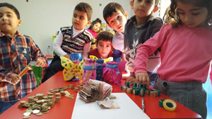 Rize'de Minikler Kumbarasındaki Tüm Paraları, Velileri ise Kermesin Gelirini Halep'e Bağışladı