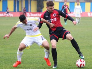 Liderliği Garanti Gençler İzmir’den Yenik Ayrıldı