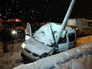 Kar Kaza Yaptırdı: 2 Ölü, 1 Yaralı