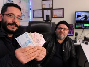 Bu Para Sahibini Bekliyor