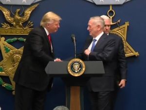 Trump’tan Yeni Savunma Bakanına: Sen Doğru Zamanın Doğru Adamısın