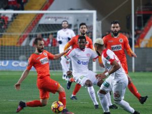 Antalya’da İlk Yarıda Gollü Beraberlik