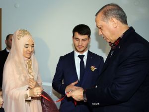 Yüzükleri Cumhurbaşkanı Erdoğan Taktı